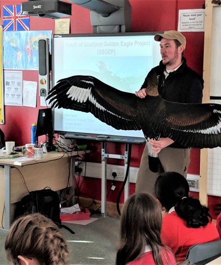 Eagle School arrives at Tweedbank Primary 27.02.2019